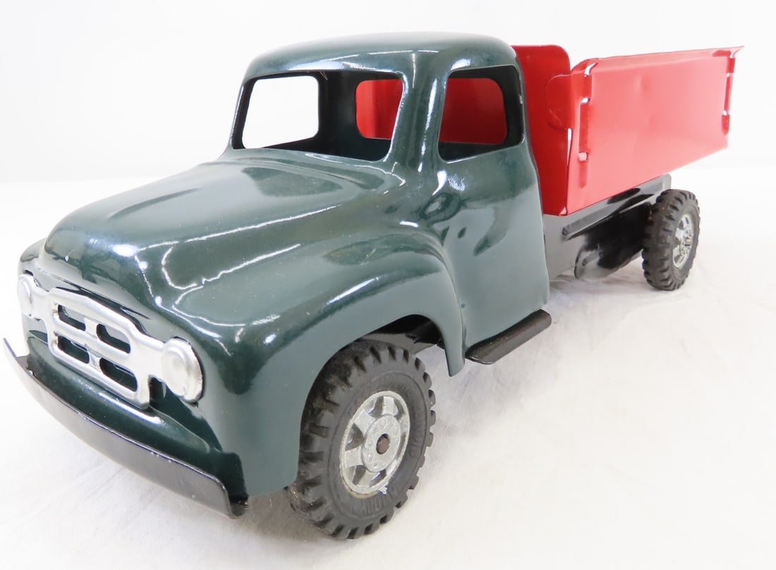 Buddy L Pressed Steel Truck Restored: Buddy L Pressed Steel Truck Restored - LOT SIZE: 14x6x6", 3 LBS All information and photos are intended to be as accurate as possible, but errors are possible. No item may be returned or refused based