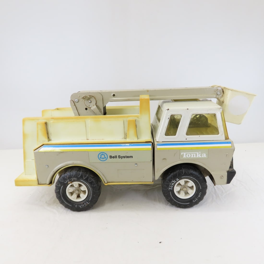 Original 1978 Tonka Bell System Bucket Truck - 6
