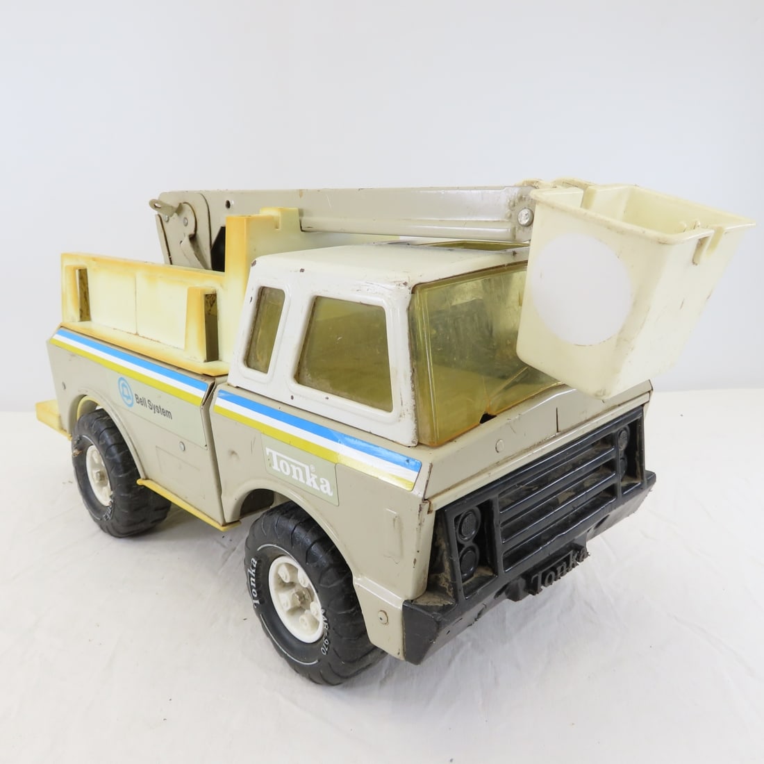 Original 1978 Tonka Bell System Bucket Truck - 7