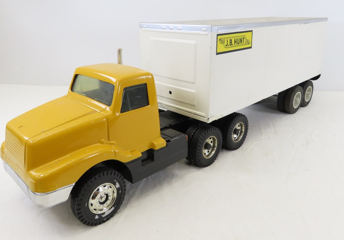 ERTL Truck and JB Hunt Nylint Trailer: ERTL Truck and JB Hunt Nylint Trailer - steel cab on plastic frame, metal trailer with custom decals, LOT SIZE: 27x9x6", 9 LBS All information and photos are intended to be as accurate as possible, bu