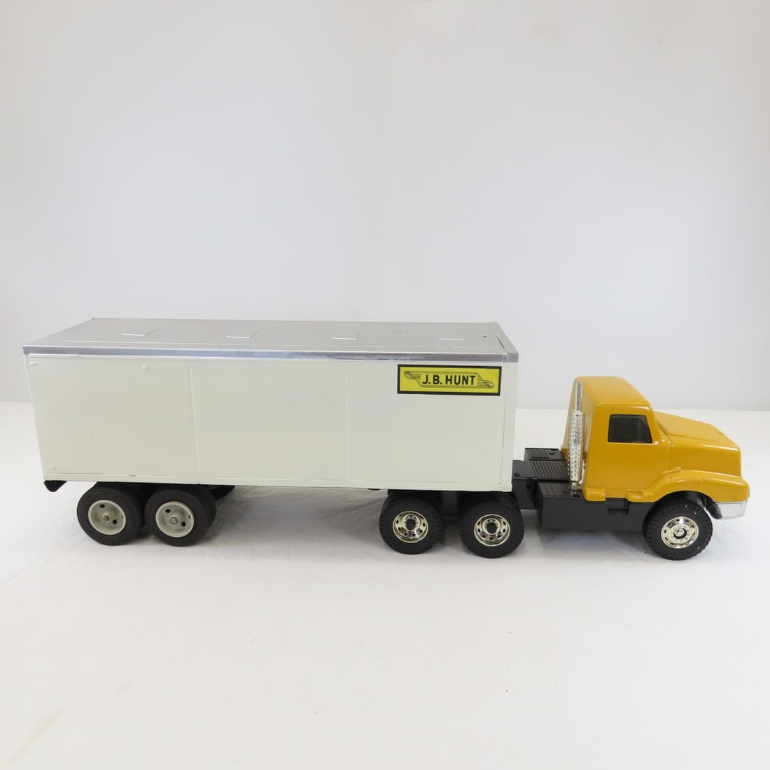 ERTL Truck and JB Hunt Nylint Trailer - 6