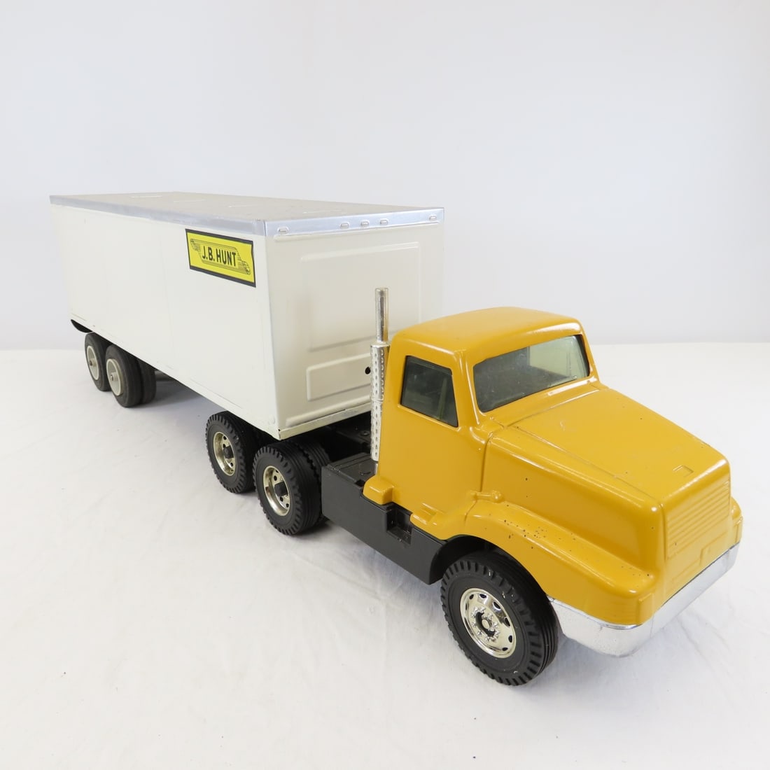 ERTL Truck and JB Hunt Nylint Trailer - 7