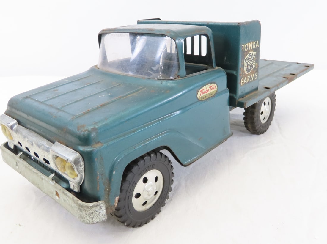 Original Tonka Toys Mound, Minn Tonka Farms Truck: Original Tonka Toys Mound, Minn Tonka Farms Truck - incomplete, pressed steel, LOT SIZE: 14x6x6", 2 LBS All information and photos are intended to be as accurate as possible, but errors are possible. 