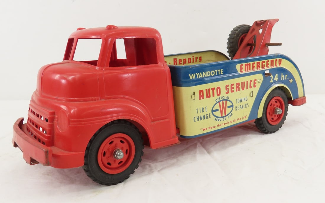 Original Wyandotte 24Hr Emergency Tow Truck: Original Wyandotte 24Hr Emergency Tow Truck - plastic cab, and pressed steel, incomplete. LOT SIZE: 16x6x6", 3 LS All information and photos are intended to be as accurate as possible, but errors are