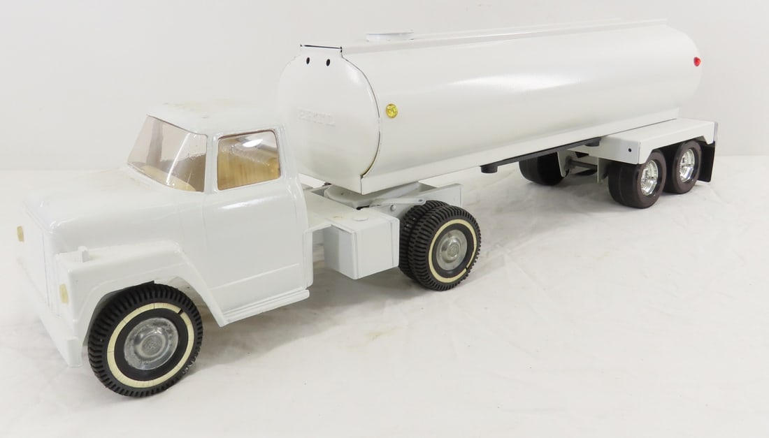 ERTL Pressed Steel Truck and Tanker- Restored: ERTL Pressed Steel Truck and Tanker- Restored - LOT SIZE:24x8x7", 6 LBS All information and photos are intended to be as accurate as possible, but errors are possible. No item may be returned or refus