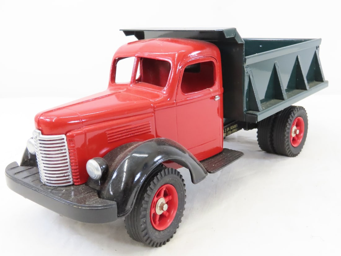 Brunswick Toys International Dump Truck 1995 LE (1 of 15)