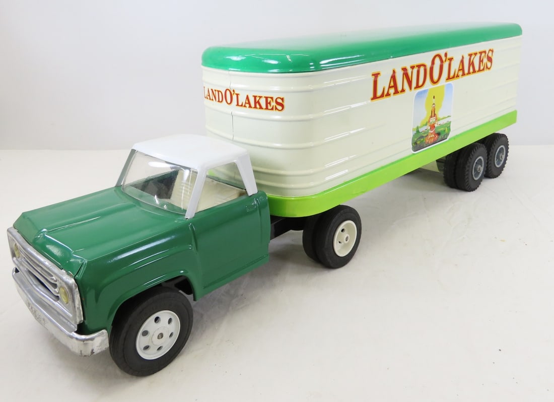 Custom Painted MARX Land O'Lakes Trailer & Truck (1 of 19)