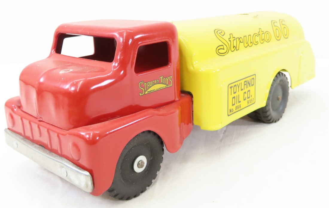 Structo Toys Toyland Oil Co No. 855 Tanker Truck (1 of 13)