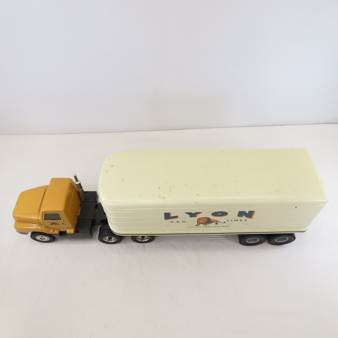 MARX Custom Painted Lyon Van Lines Trailer & ERTL - 9