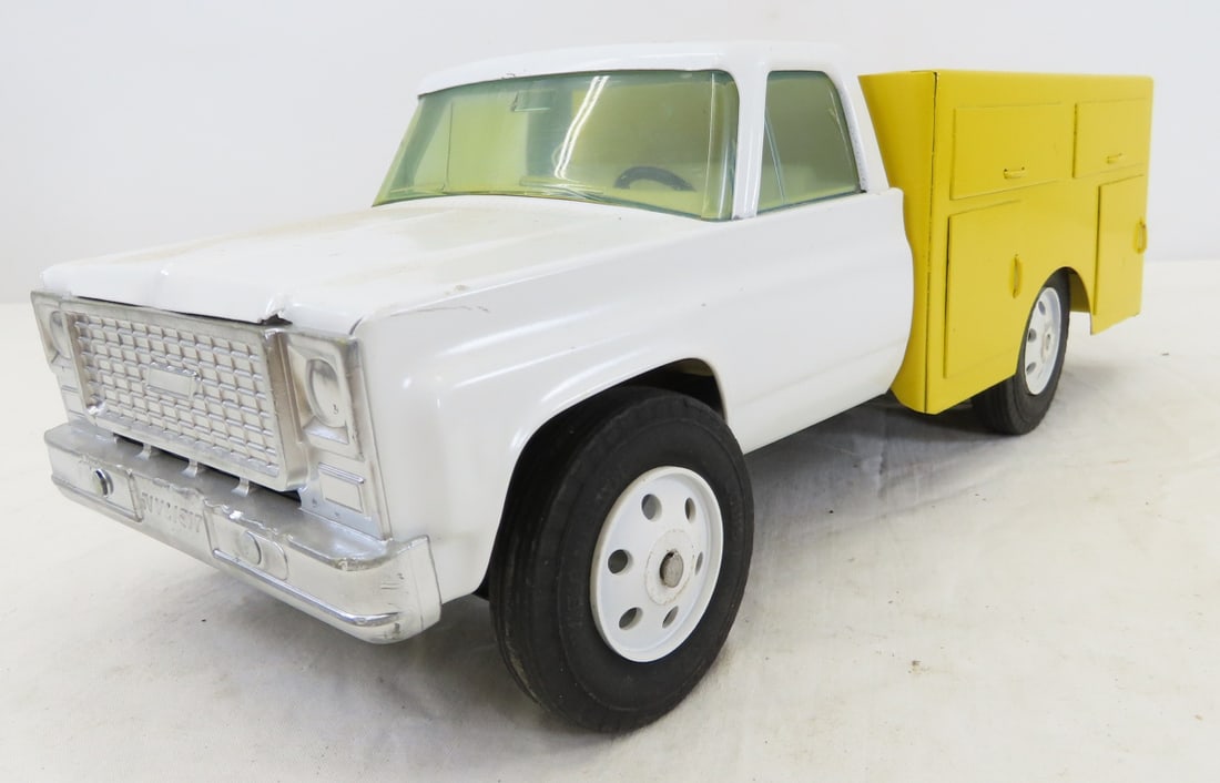 Nylint Truck with Scratch Built Utility Back End: Nylint Truck with Scratch Built Utility Back End - LOT SIZE 15x6x6" All information and photos are intended to be as accurate as possible, but errors are possible. No item may be returned or refused