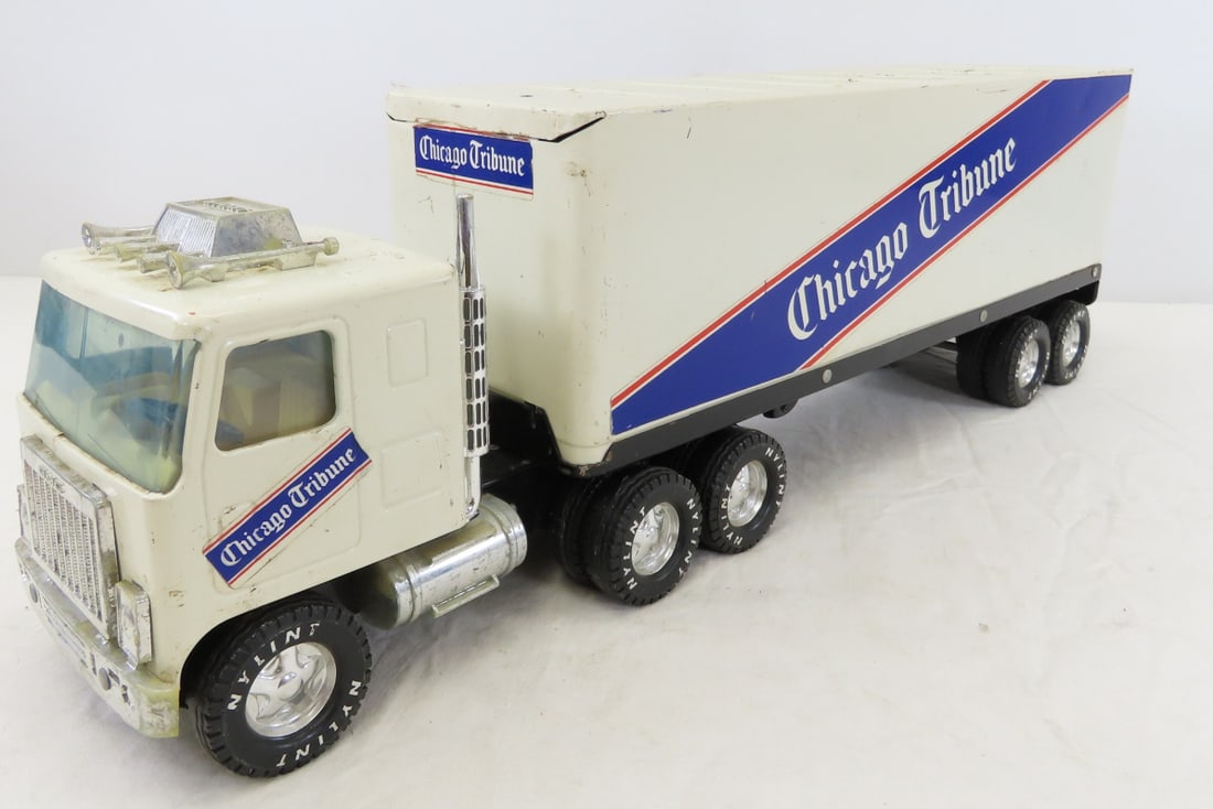 Nylint GMC Chicago Tribune Truck & Trailer (1 of 19)