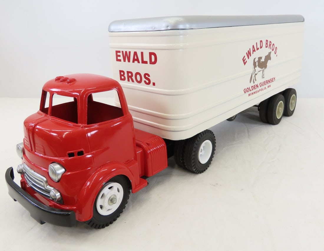 Wyandotte Cab Over Truck & Ewald Bros Trailer (1 of 18)