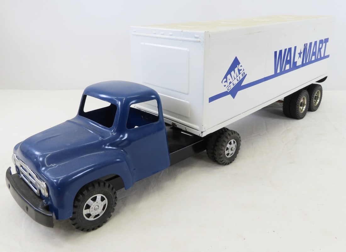 Custom Structo Struck & Nylint Walmart Trailer: Custom Structo Struck & Nylint Walmart Trailer - LOT SIZE 20x16x10" 8 LB All information and photos are intended to be as accurate as possible, but errors are possible. No item may be returned or