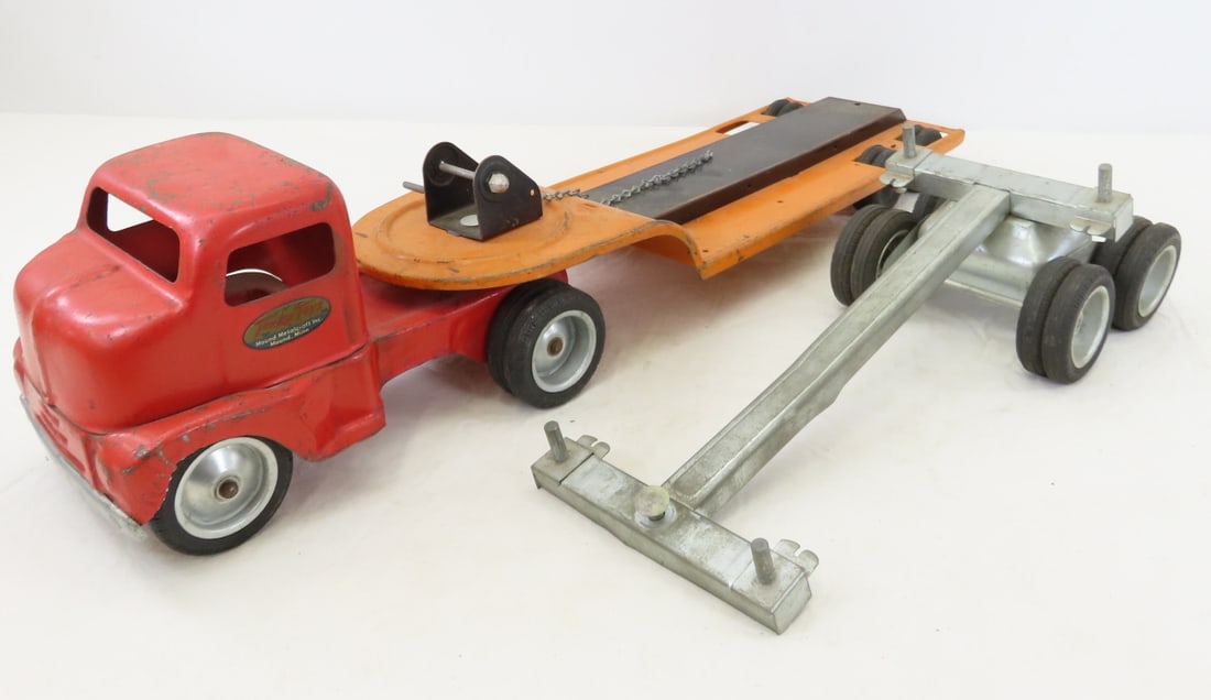 1950's Tonka Cab Over Truck & 2 Trailers: 1950's Tonka Cab Over Truck & 2 Trailers - LOT SIZE 19x7x10" 3 LB All information and photos are intended to be as accurate as possible, but errors are possible. No item may be returned or refused bas