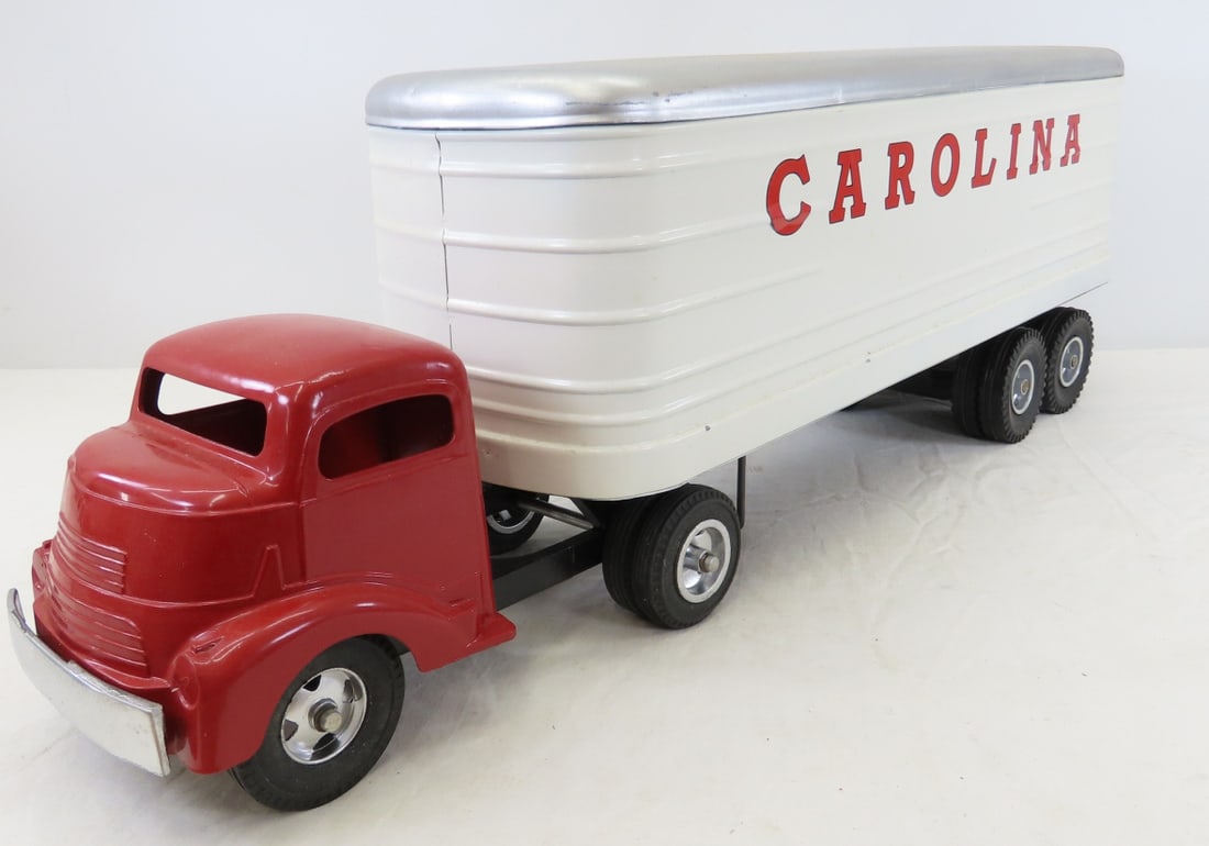Smith Miller Cab Over Truck & Custom MARX Trailer: Smith Miller Cab Over Truck & Custom MARX Trailer - Custom Painted Carolina trailer & Red Cab. LOT SIZE 21x14x10" 10 LB All information and photos are intended to be as accurate as possible, but