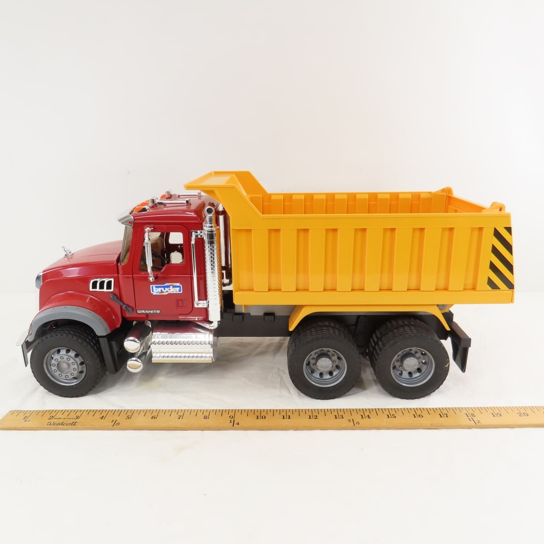 Bruder Granite Mack Dump Truck 1:16 Plastic - 2