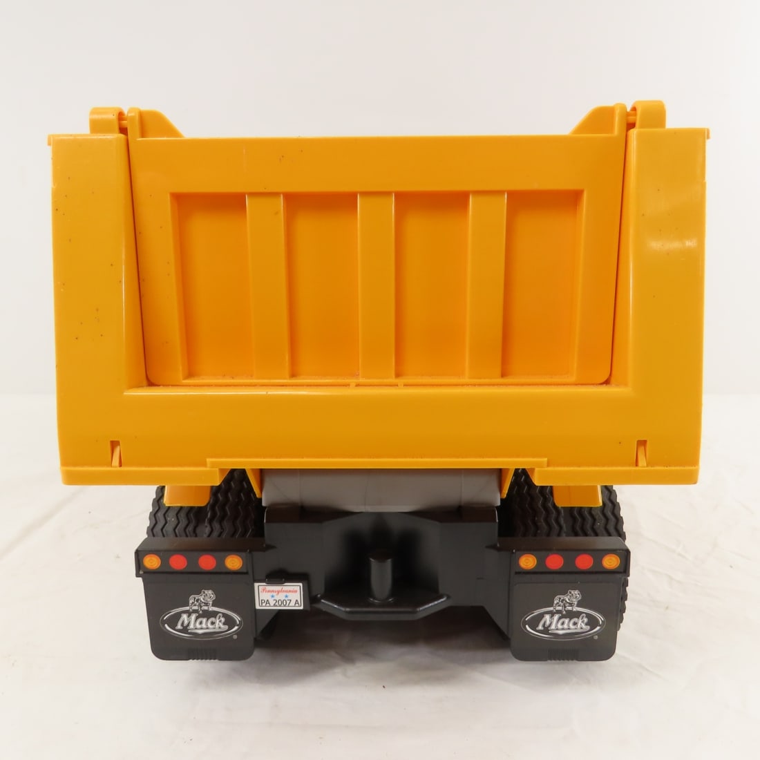 Bruder Granite Mack Dump Truck 1:16 Plastic - 4