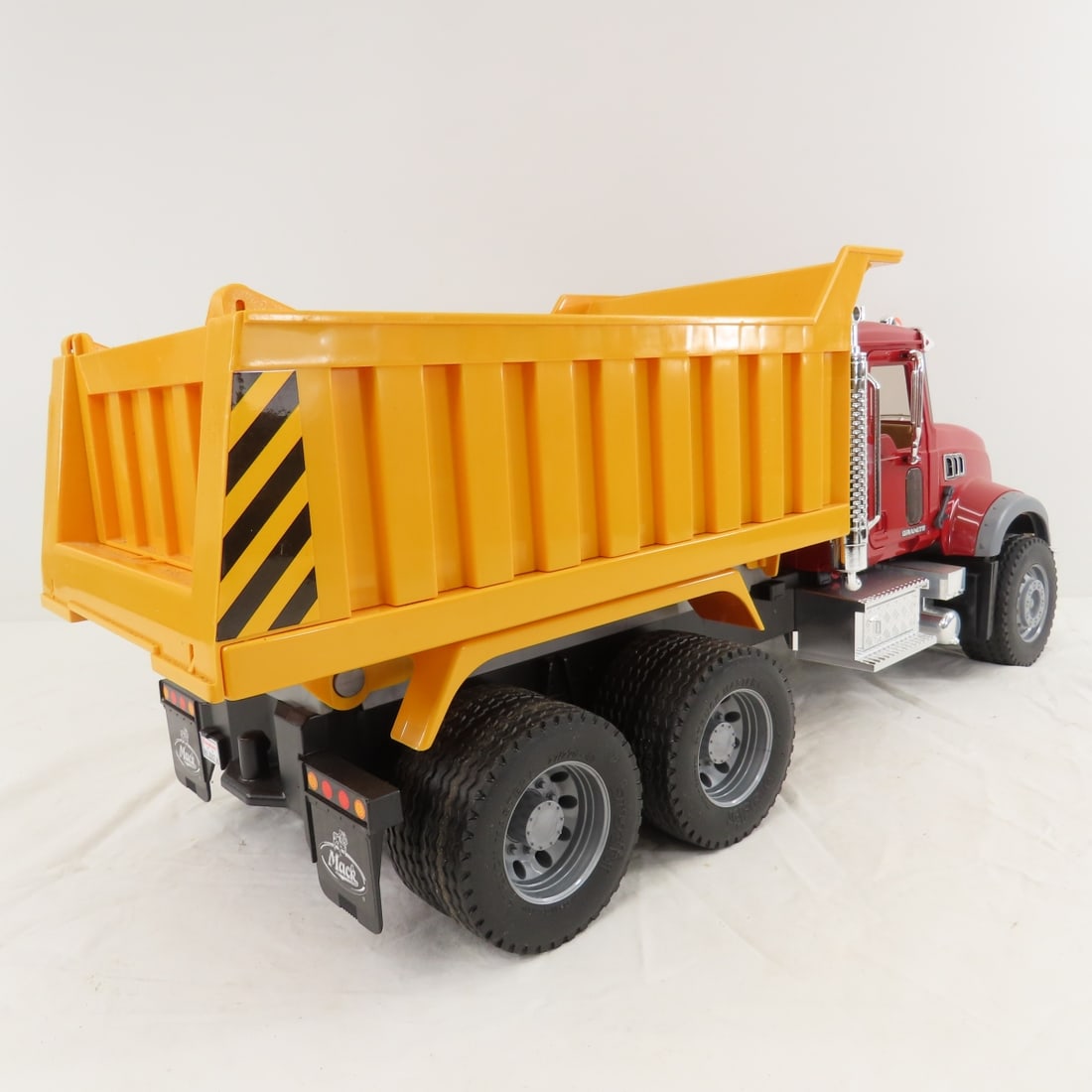Bruder Granite Mack Dump Truck 1:16 Plastic - 5