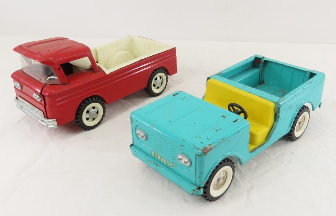 2 Original Structo Scout Jeep & Corvair Pick-up: 2 Original Structo Scout Jeep & Corvair Pick-up - pressed steel & plastic, LOT SIZE: 11x10x6", 3.5 LBS All information and photos are intended to be as accurate as possible, but errors are possible.