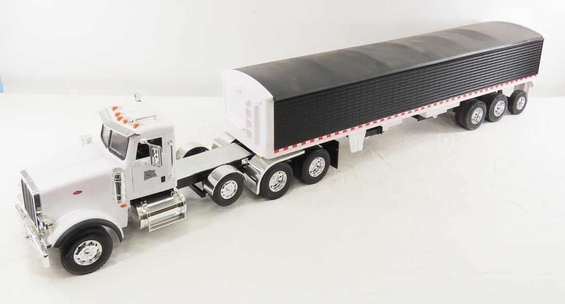 ERTL Plastic Big Farm Semi Truck & Trailer (1 of 20)