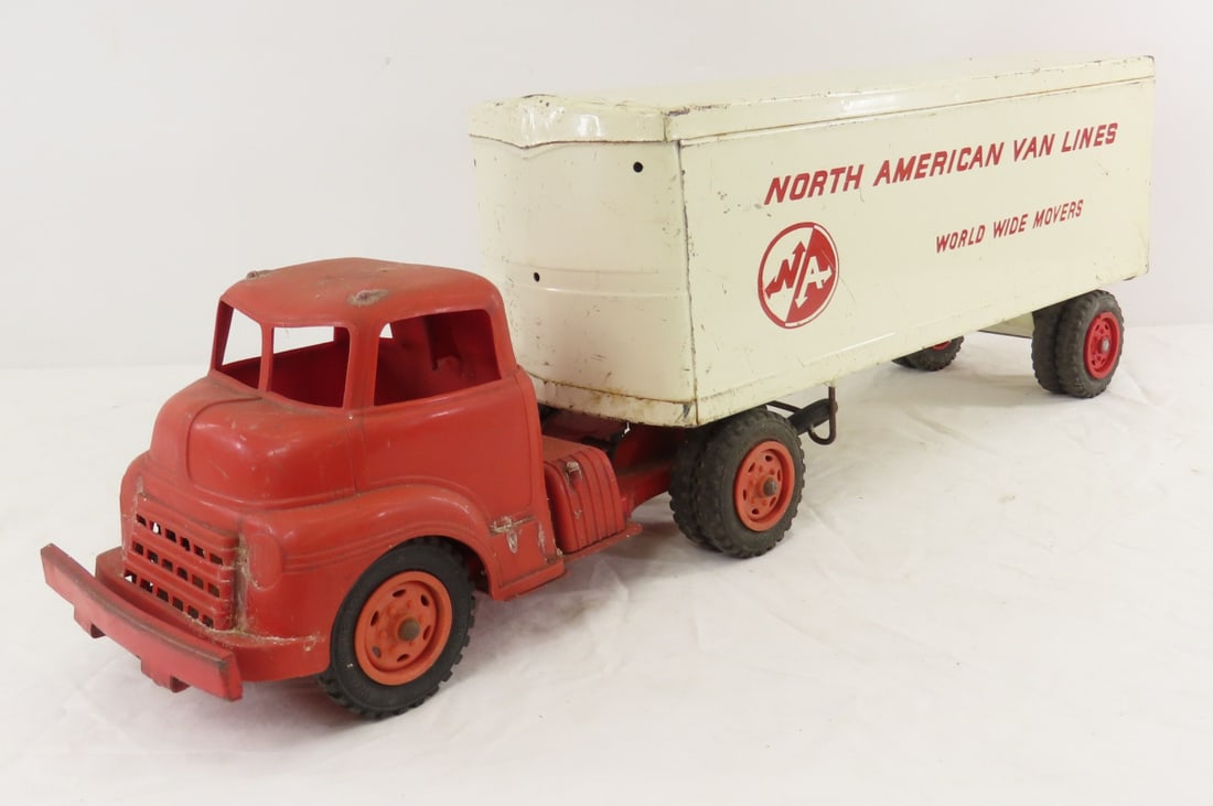 Original Wyandotte Pressed Steel Truck & Trailer (1 of 16)