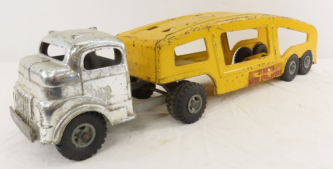 Original Structo Pressed Steel Auto Transport: Original Structo Pressed Steel Auto Transport - LOT SIZE: 17x9x6", 4 LBS All information and photos are intended to be as accurate as possible, but errors are possible. No item may be returned or refu