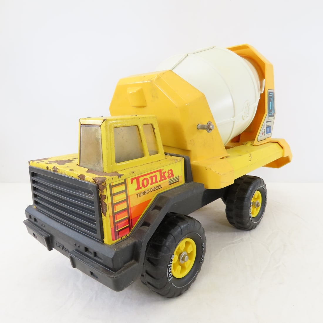 1980 Mighty Tonka Turbo Diesel #3905 Cement Mixer: 1980 Mighty Tonka Turbo Diesel #3905 Cement Mixer - original, pressed steel and plastic, LOT SIZE: 20x14x9", 8 LBS All information and photos are intended to be as accurate as possible, but errors are