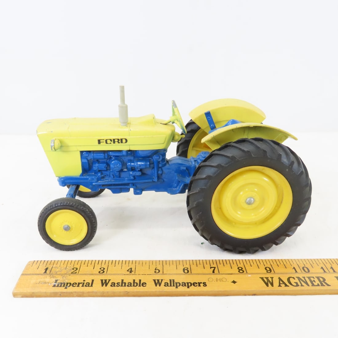 ERTL FORD 4400 Industrial Tractor w/ 3 pt Hitch - 2