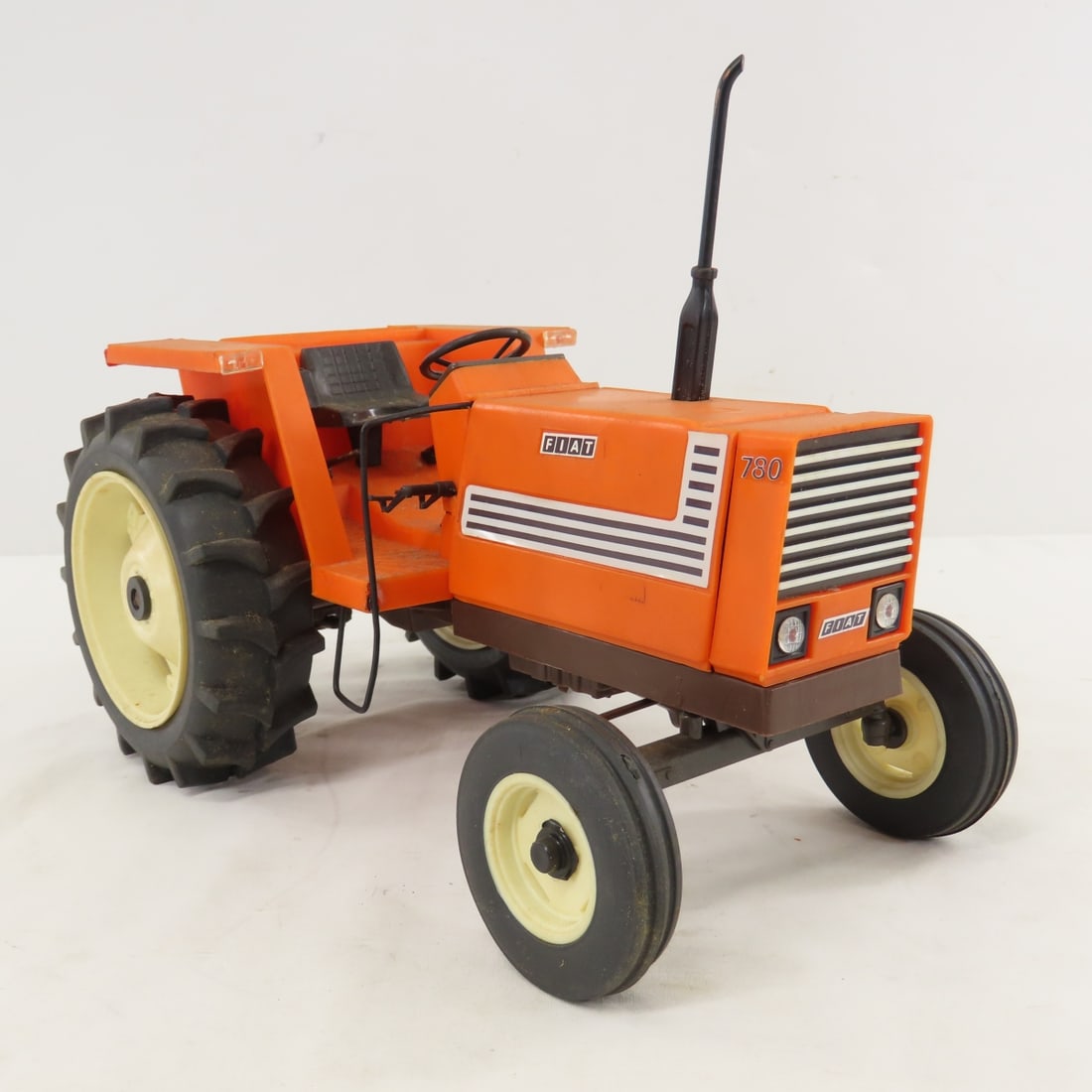 Forma-Plast Italian Fiat 780 Tractor 1/13 Plastic - 7