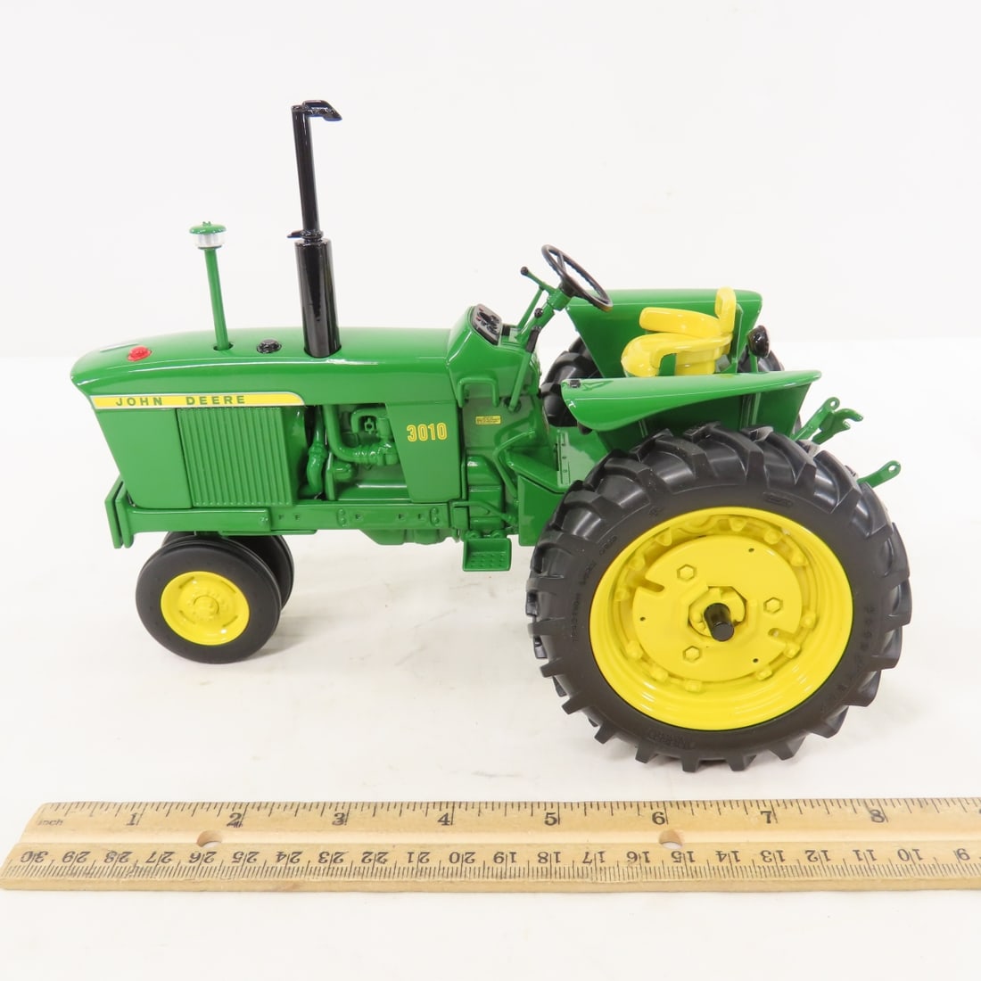 ERTL Precision Classics J Deere 3010 Tractor - 2