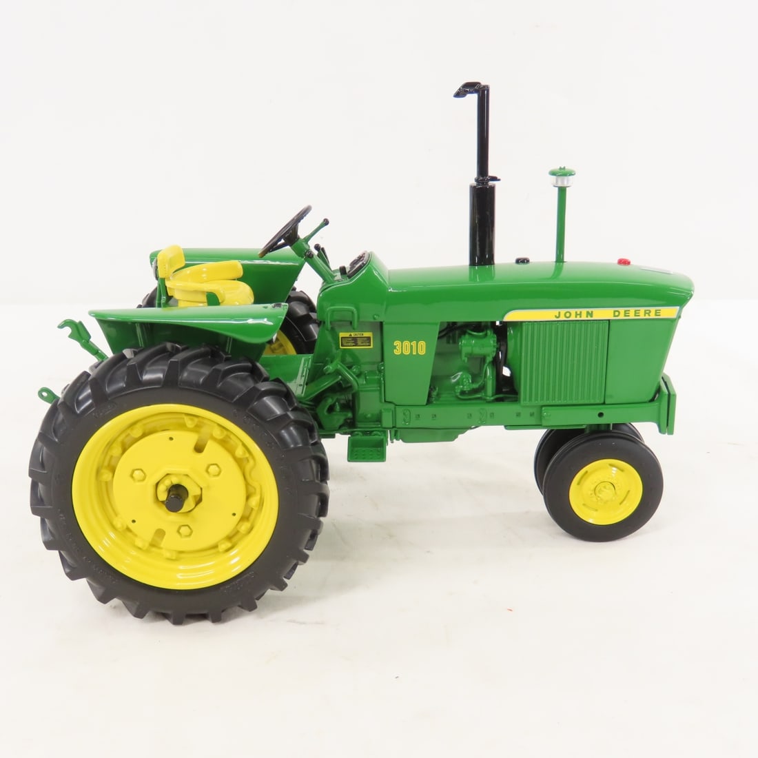 ERTL Precision Classics J Deere 3010 Tractor - 6