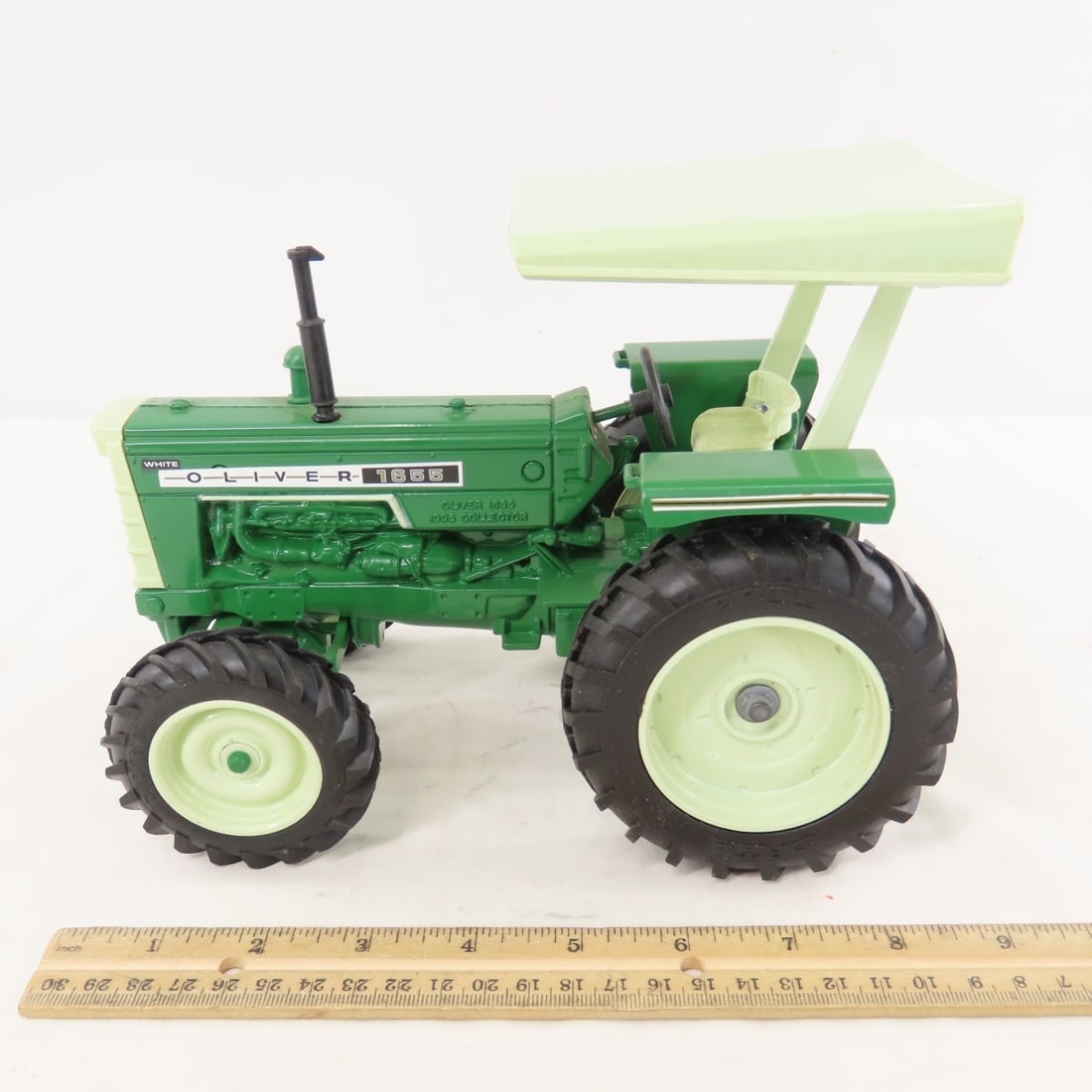 ERTL Oliver 1655 Tractor with box 1/16 Diecast - 2