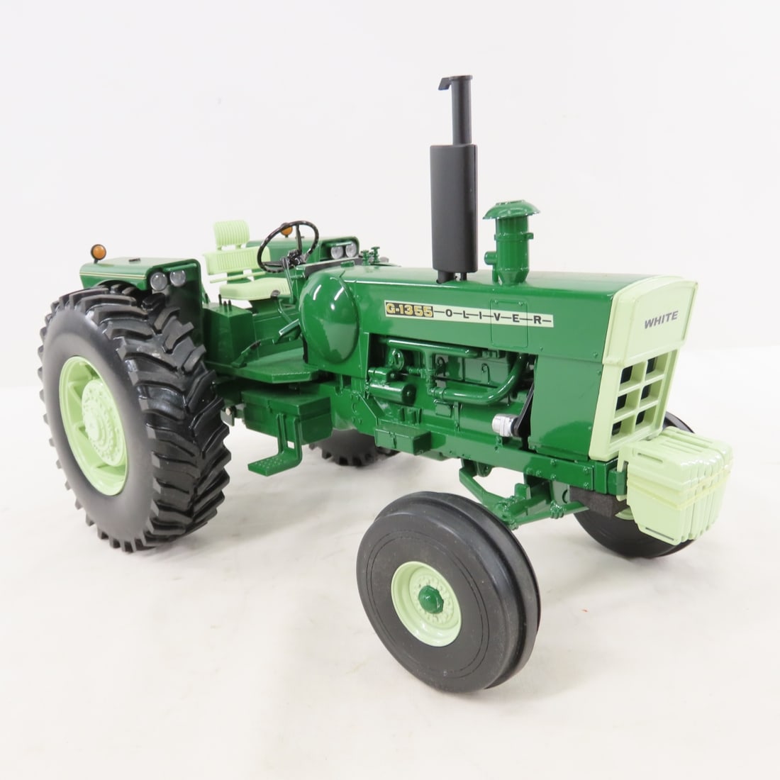 SpecCast Oliver G-13554 LP-Gas WF Tractor with box - 7