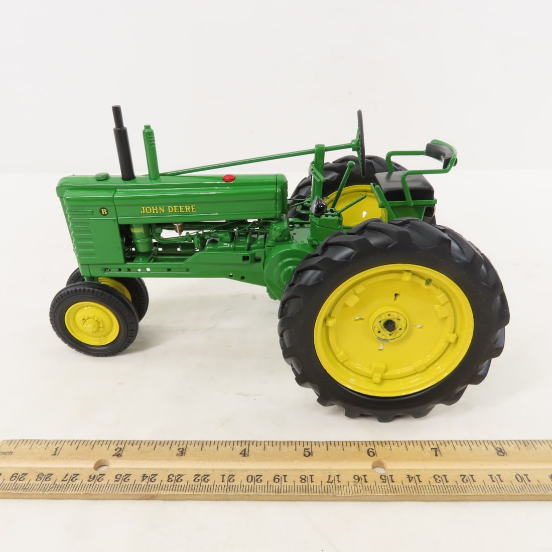 ERTL Precision Classics J Deere Model B Tractor - 2