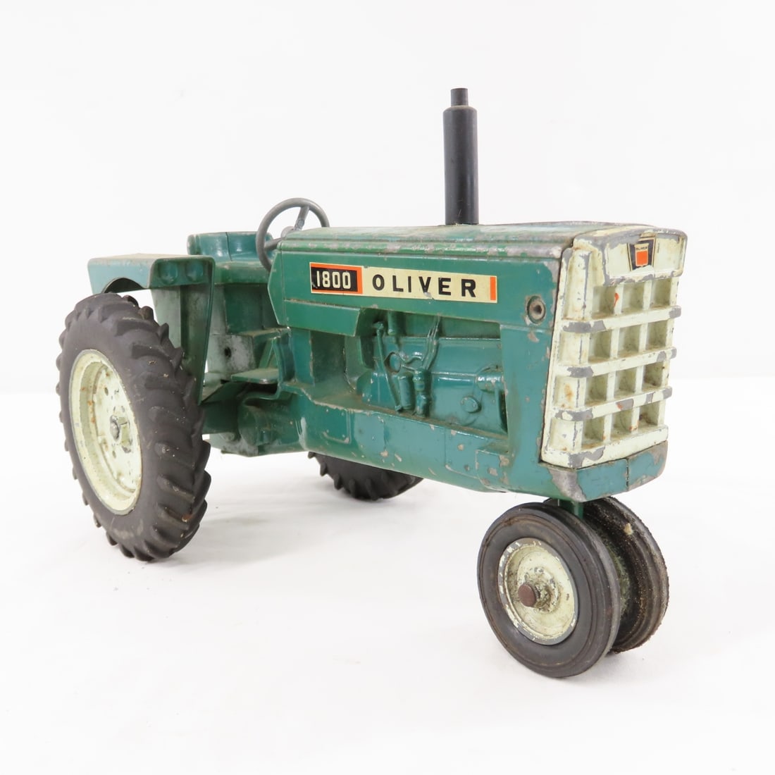 2 Vintage ERTL Oliver 1800 Tractors 1/16 Diecast - 7