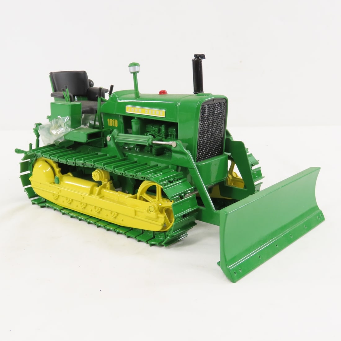 ERTL JD 1010 Crawler w/ Blade 21st Plow City Show - 7