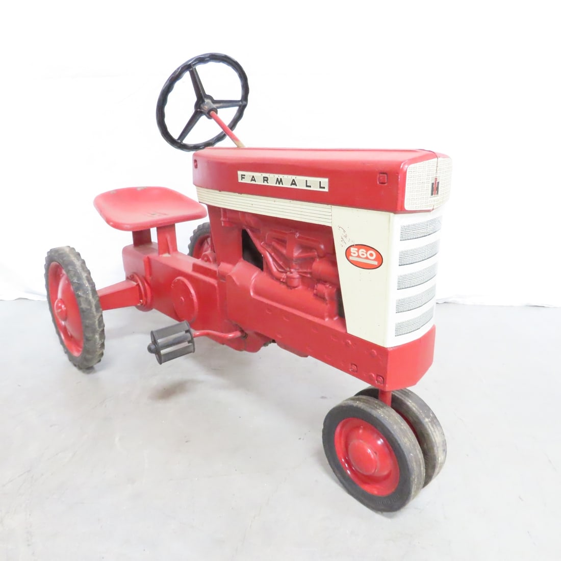 1950s Eska Farmall 560 Pedal Tractor - 7