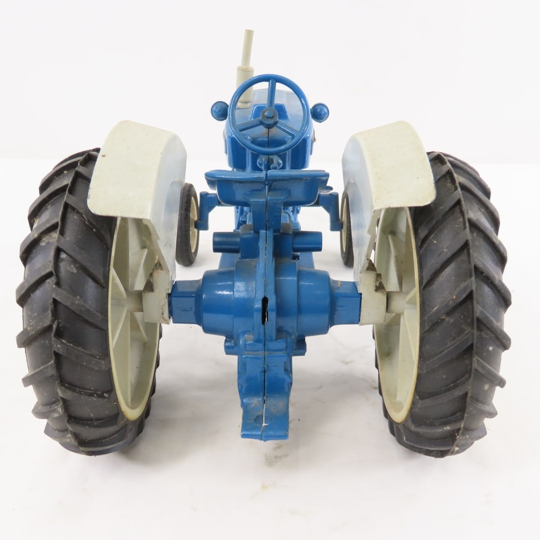 2 Vintage Diecast Ford 4000 & 1 4600 Tractors - 10
