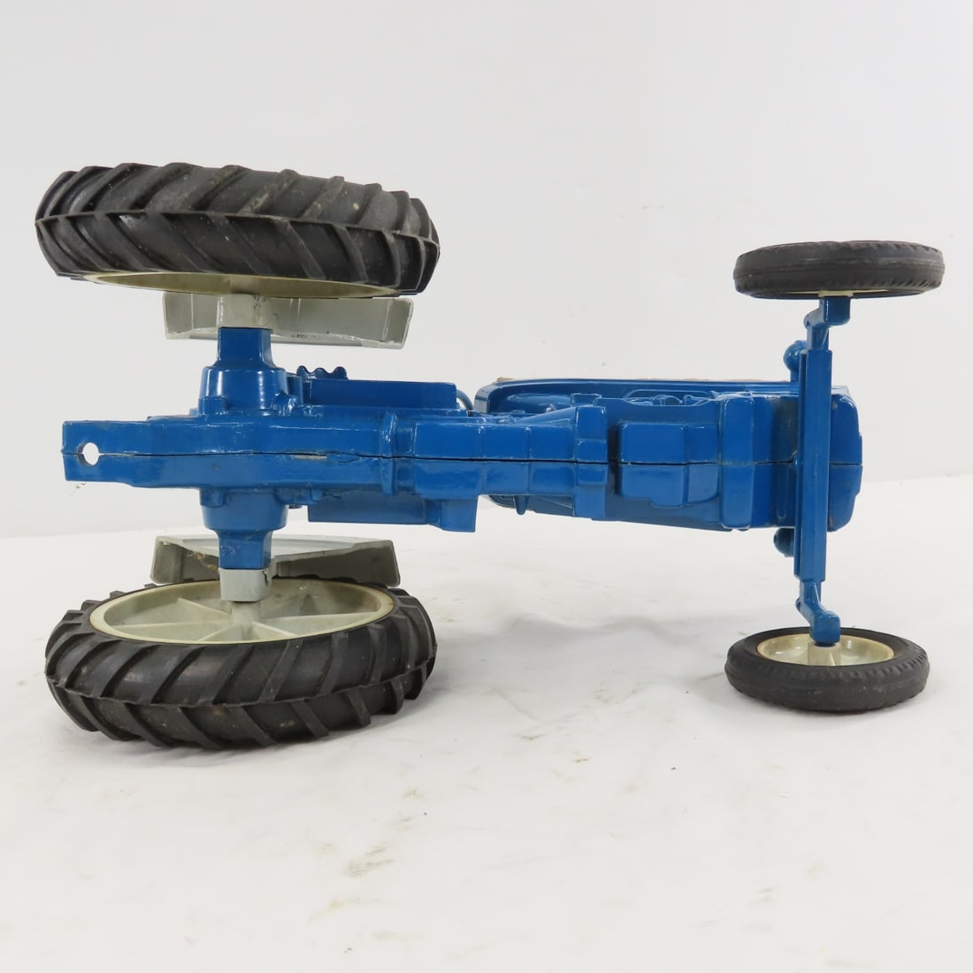 2 Vintage Diecast Ford 4000 & 1 4600 Tractors - 14