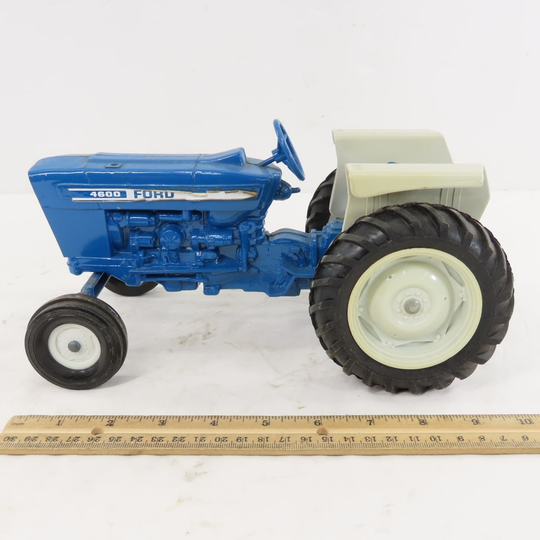 2 Vintage Diecast Ford 4000 & 1 4600 Tractors - 15
