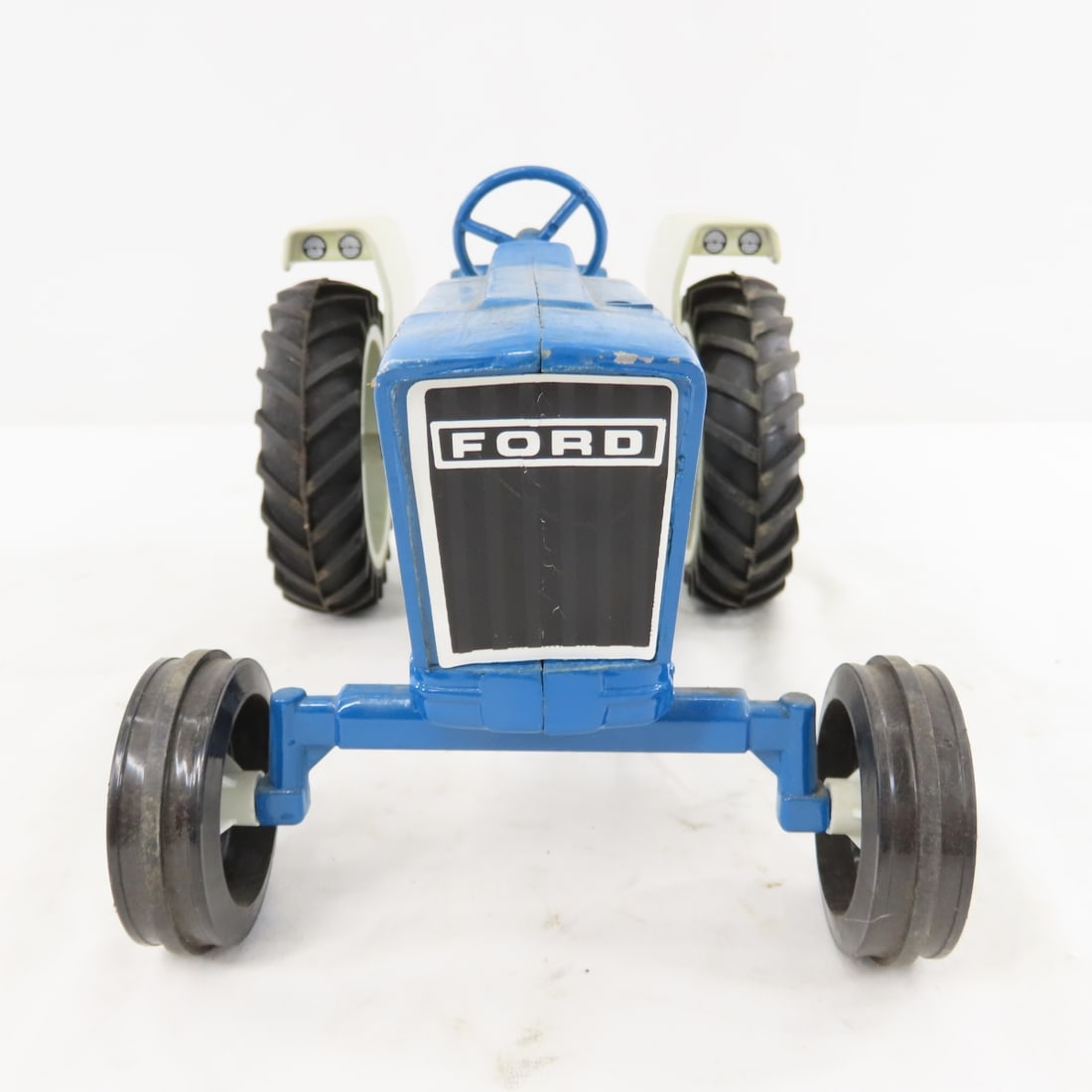 2 Vintage Diecast Ford 4000 & 1 4600 Tractors - 18