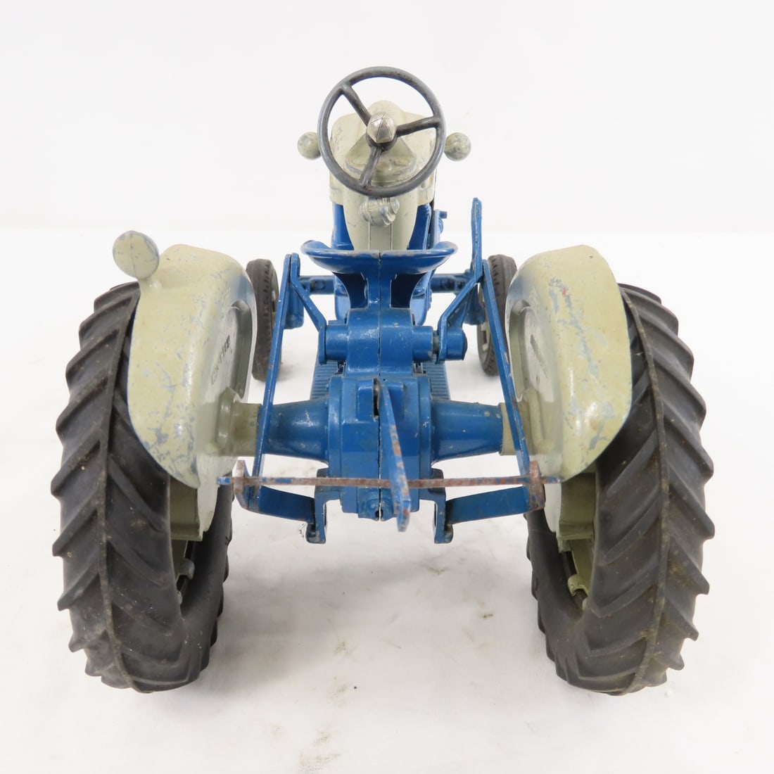 2 Vintage Diecast Ford 4000 & 1 4600 Tractors - 3