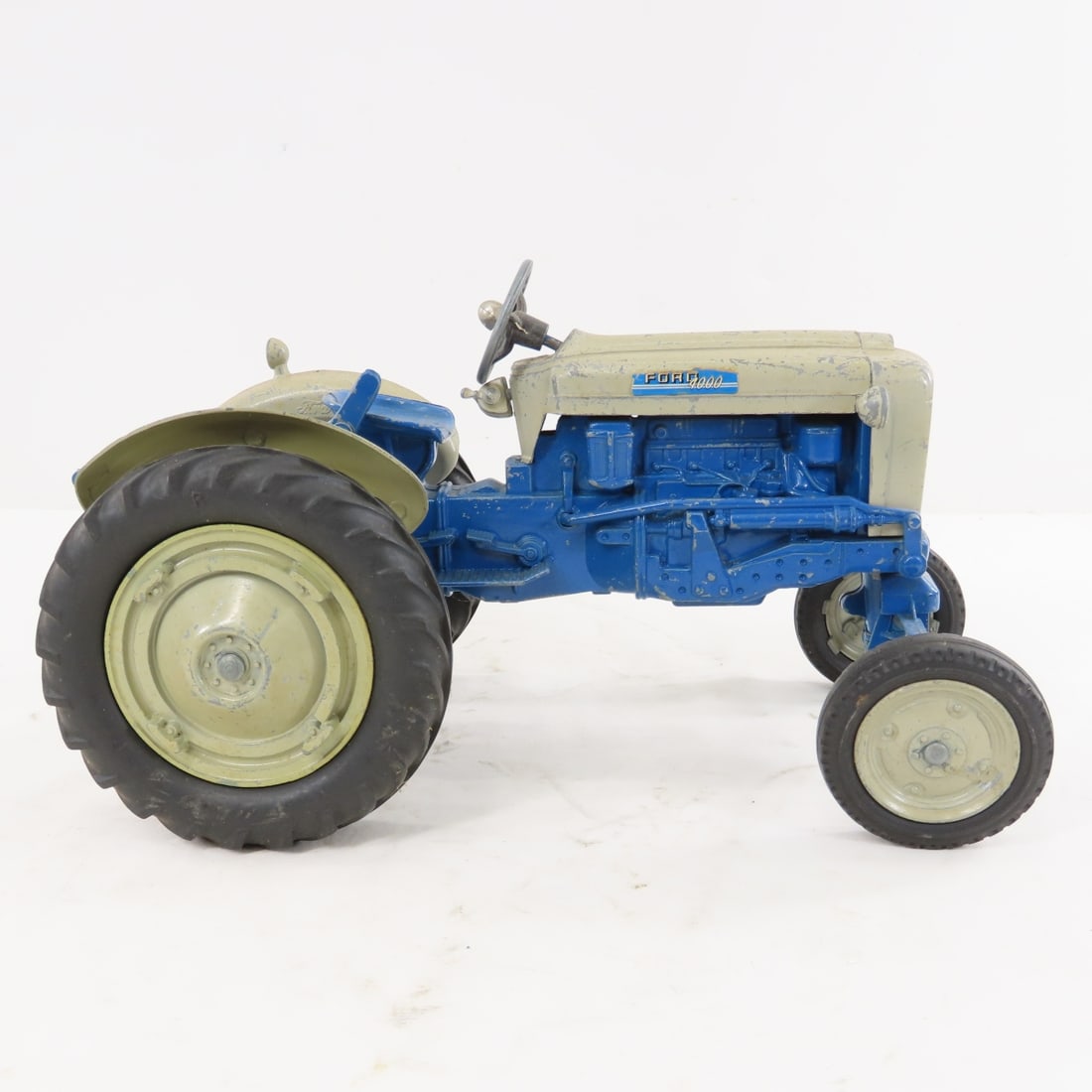 2 Vintage Diecast Ford 4000 & 1 4600 Tractors - 4