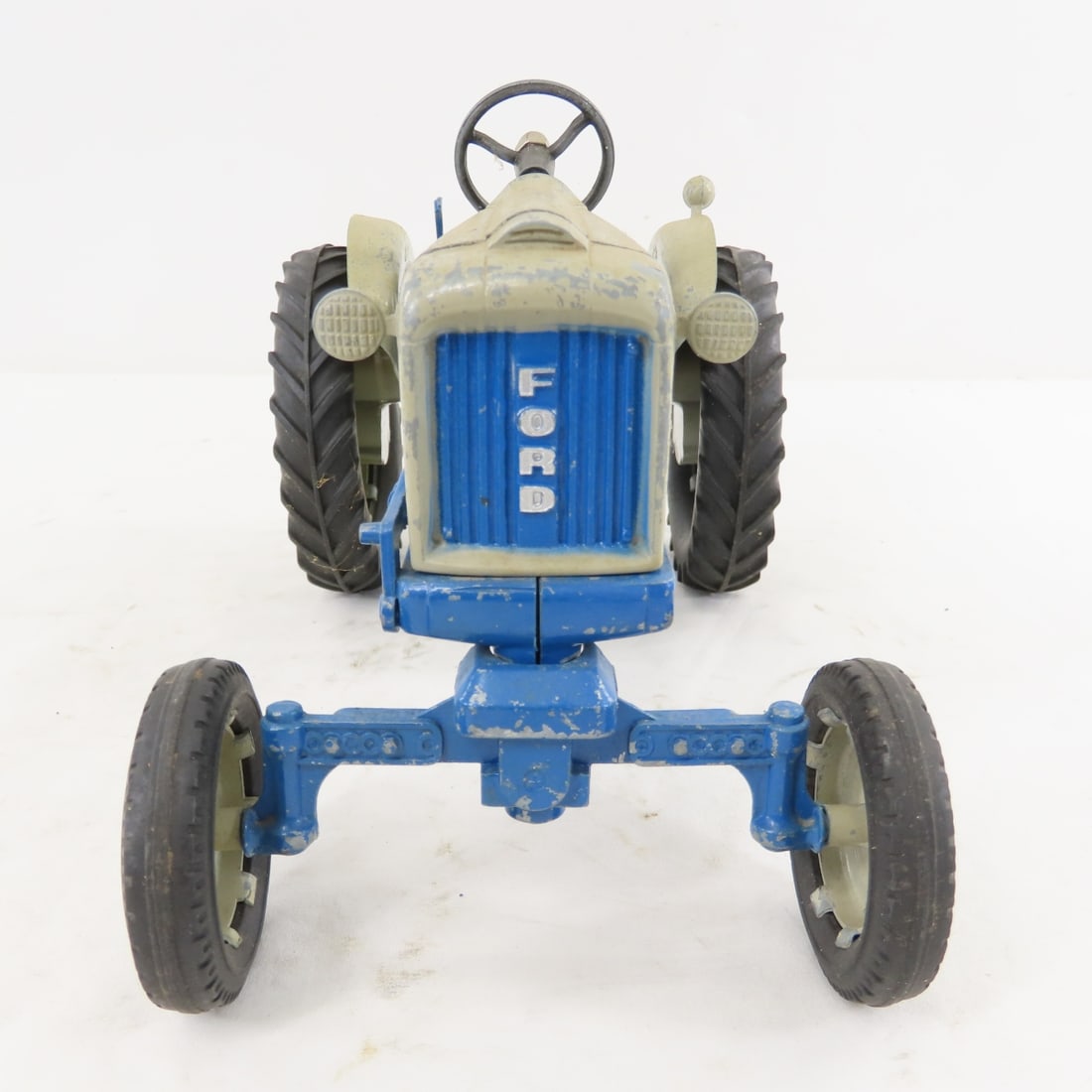 2 Vintage Diecast Ford 4000 & 1 4600 Tractors - 5