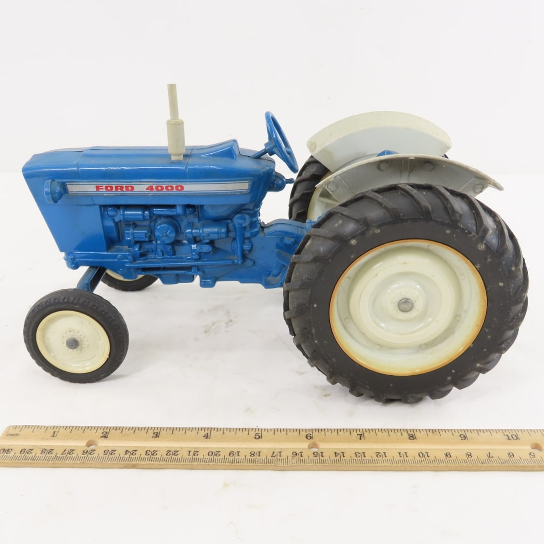 2 Vintage Diecast Ford 4000 & 1 4600 Tractors - 9
