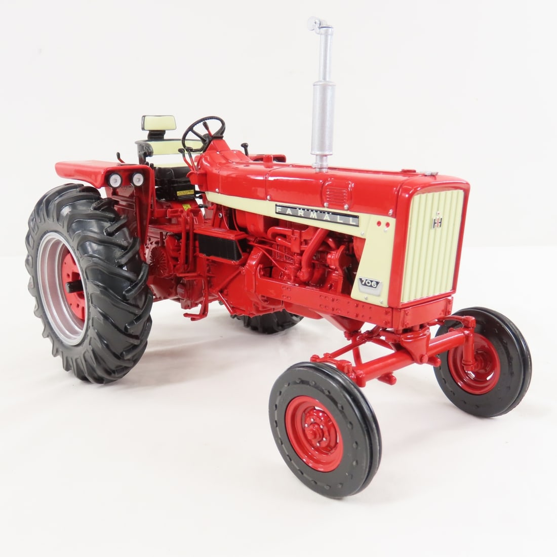 ERTL Precision Series Farmall 706 Tractor w/box - 7