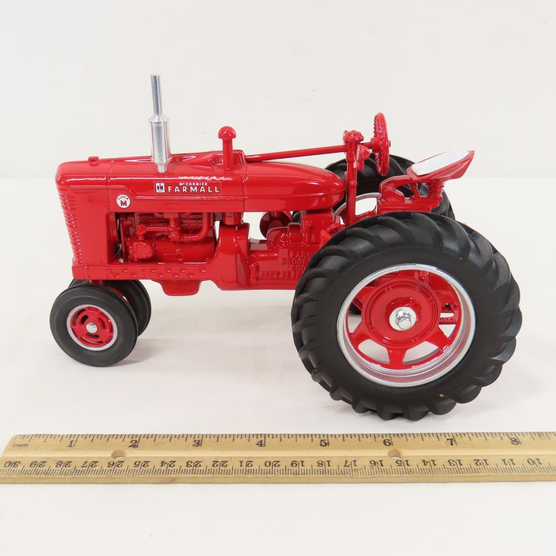 Scale Models IH McCormick Farmall Super M & H Set - 2