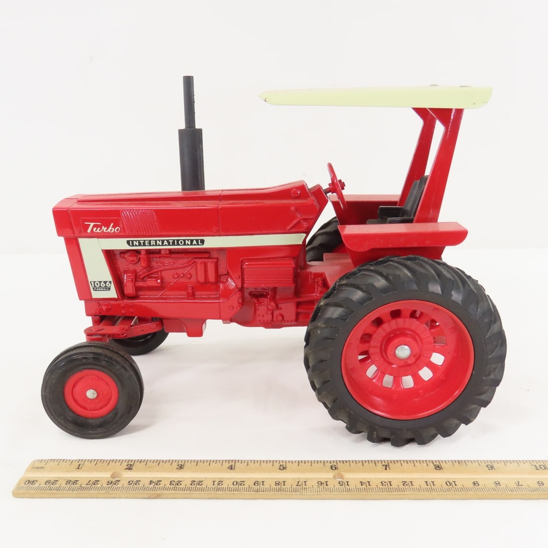 ERTL IH 1066 Turbo Tractor w/Roll Guard Canopy - 2