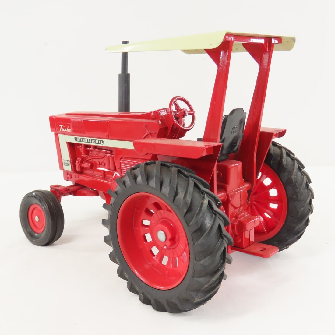ERTL IH 1066 Turbo Tractor w/Roll Guard Canopy - 3