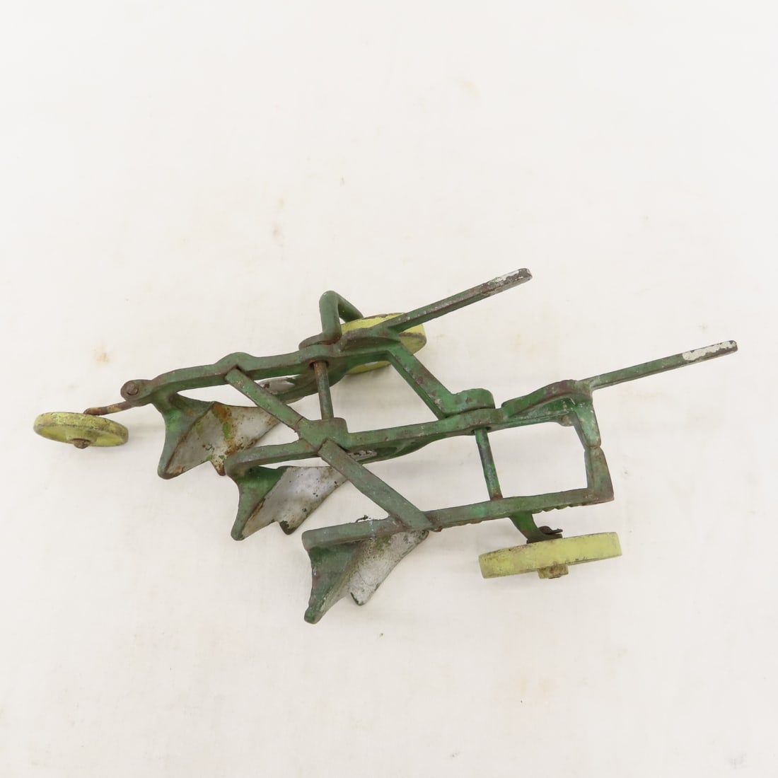 1920's Vindex Cast Iron John Deere 3 Bottom Plow - 7